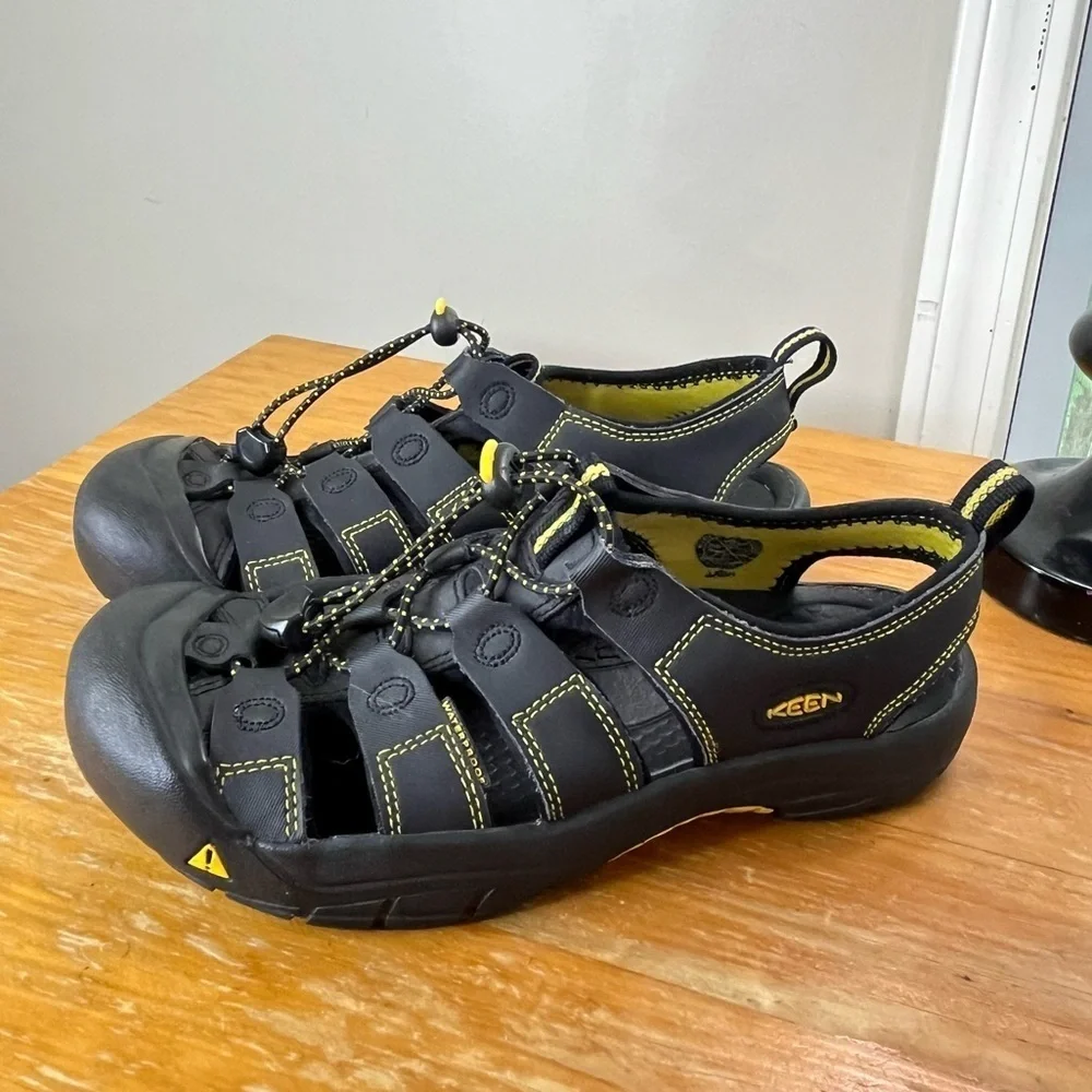 Keen Big Kids Newport H2 Nubuck Hybrid Sandals Waterproof Unisex